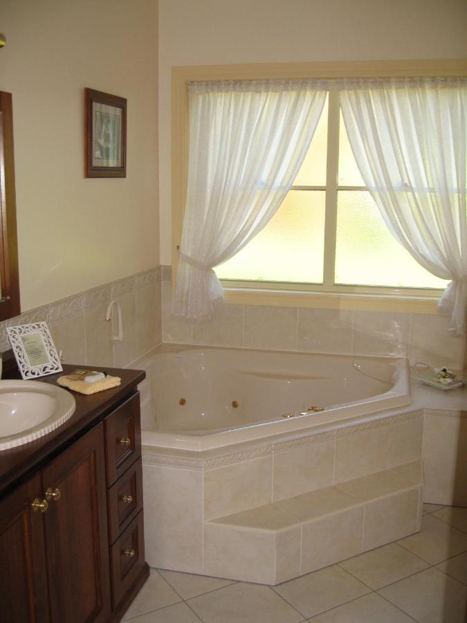 Pericoe Retreat Bed & Breakfast Dubbo Dış mekan fotoğraf