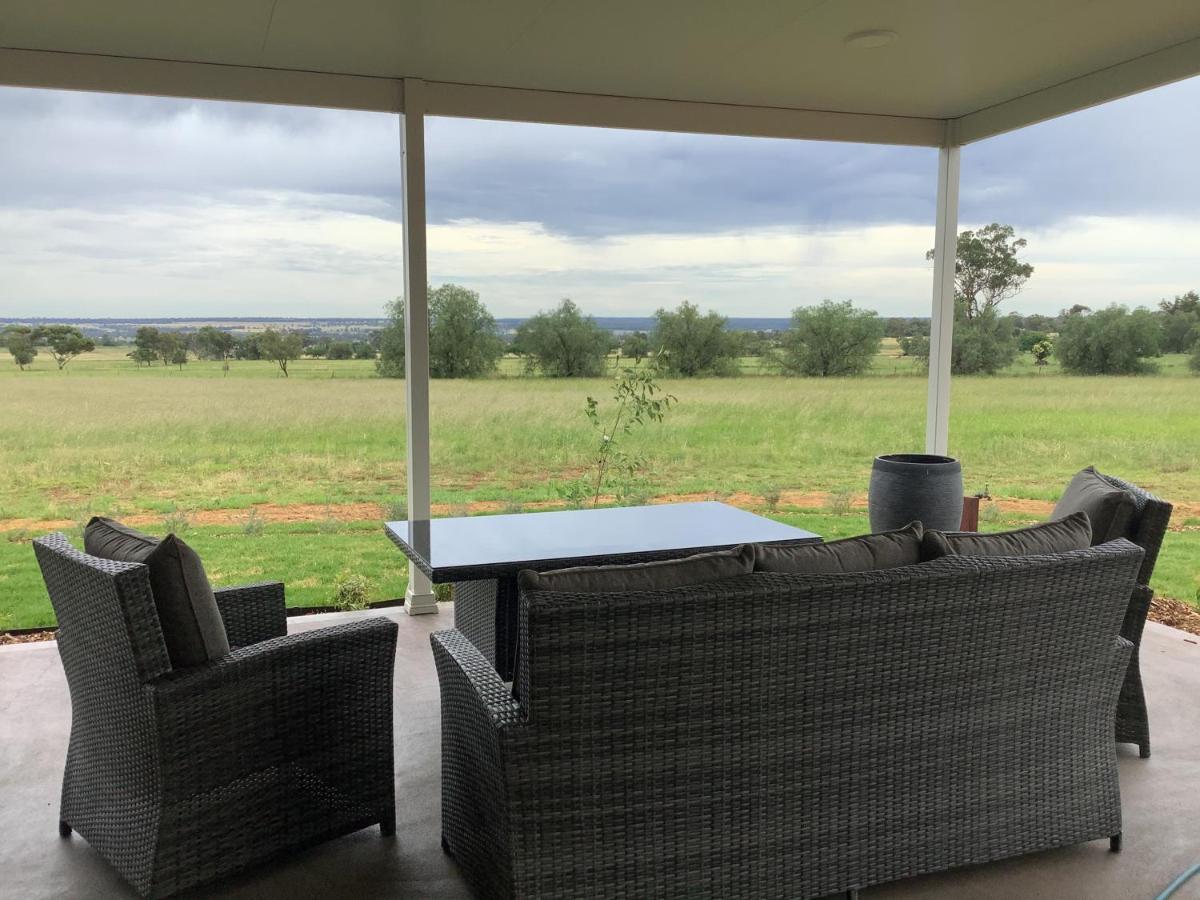 Pericoe Retreat Bed & Breakfast Dubbo Dış mekan fotoğraf