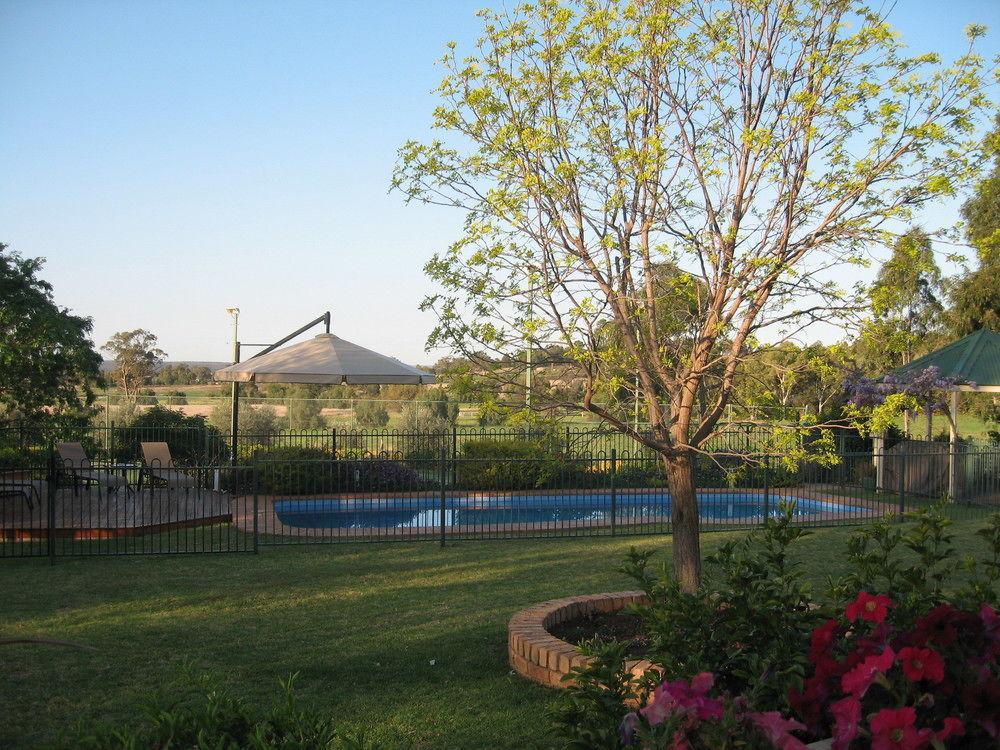 Pericoe Retreat Bed & Breakfast Dubbo Dış mekan fotoğraf